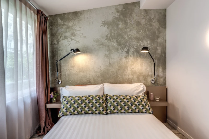 Double bed detail with wall lighting in Superior room near Palazzo Barberini Rome - Barberini 16, BZAR hotels in Rome